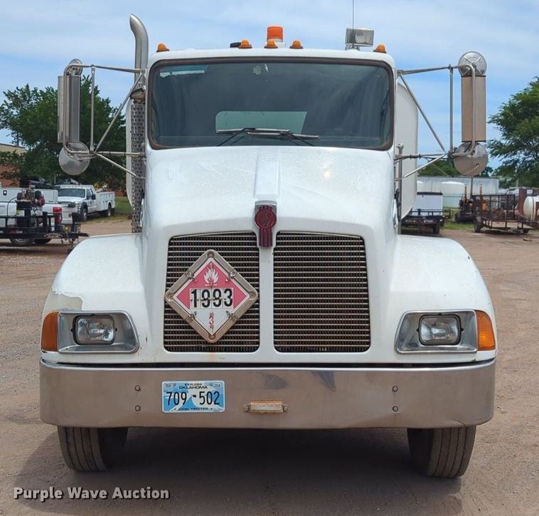 image for item DW5044 2001 Kenworth T300 fuel / lube truck