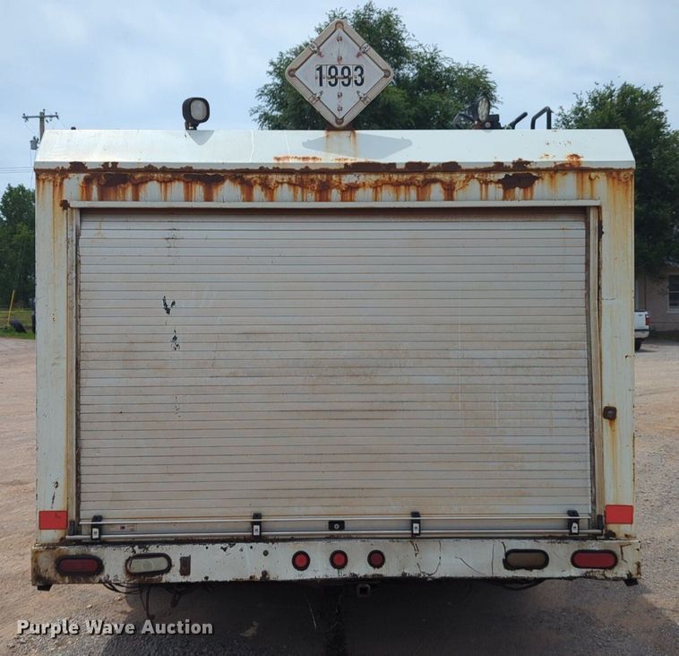 image for item DW5044 2001 Kenworth T300 fuel / lube truck