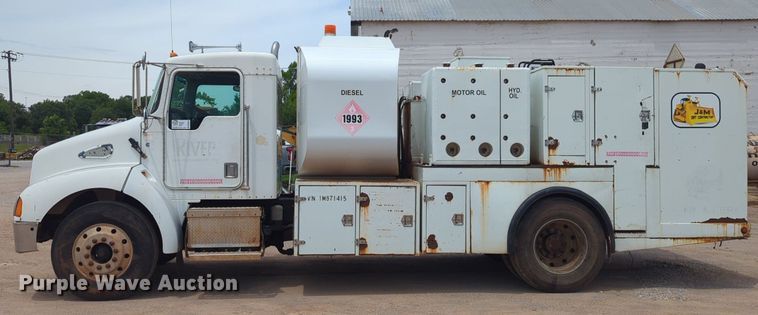 image for item DW5044 2001 Kenworth T300 fuel / lube truck