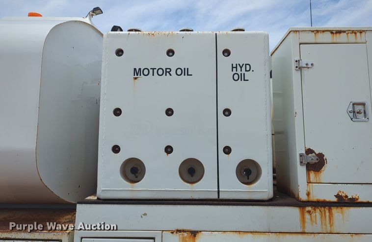 image for item DW5044 2001 Kenworth T300 fuel / lube truck