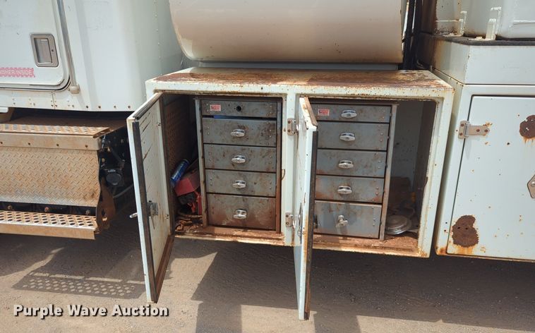 image for item DW5044 2001 Kenworth T300 fuel / lube truck