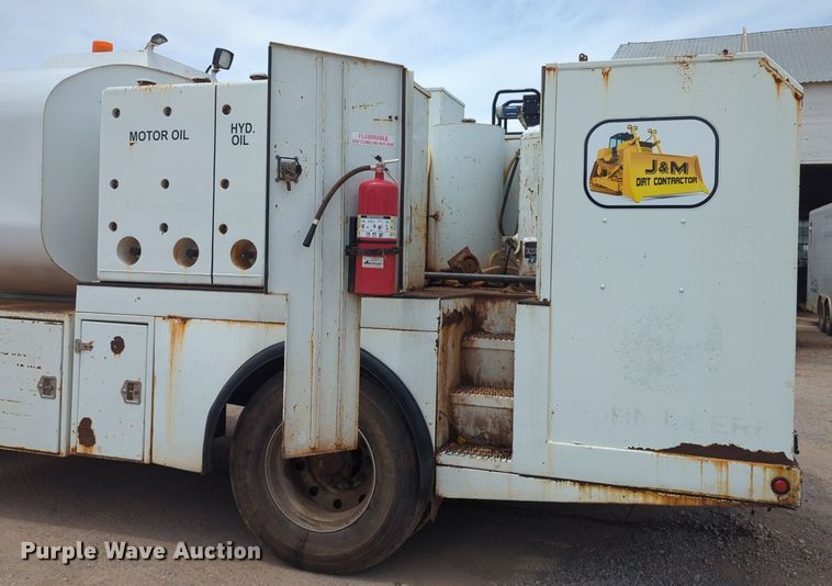 image for item DW5044 2001 Kenworth T300 fuel / lube truck