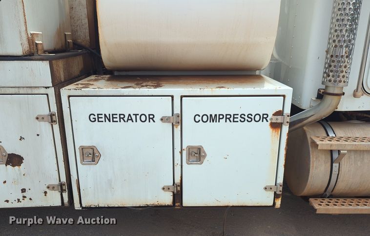 image for item DW5044 2001 Kenworth T300 fuel / lube truck