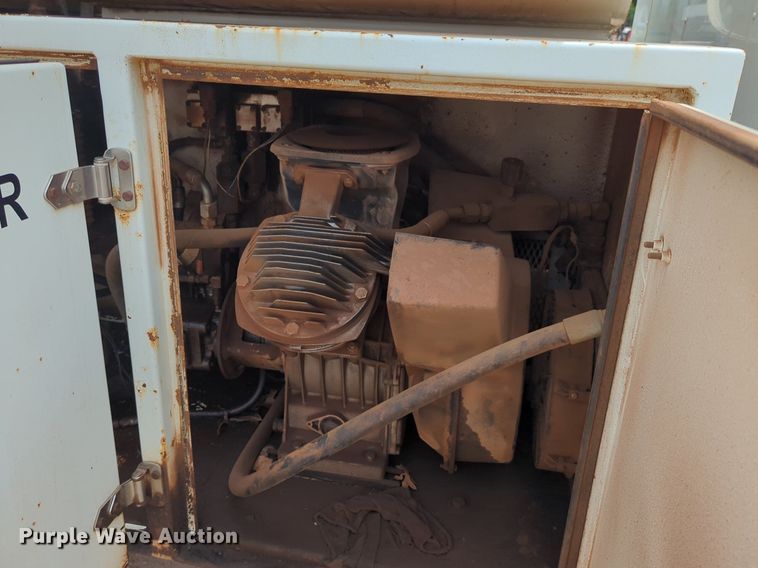 image for item DW5044 2001 Kenworth T300 fuel / lube truck