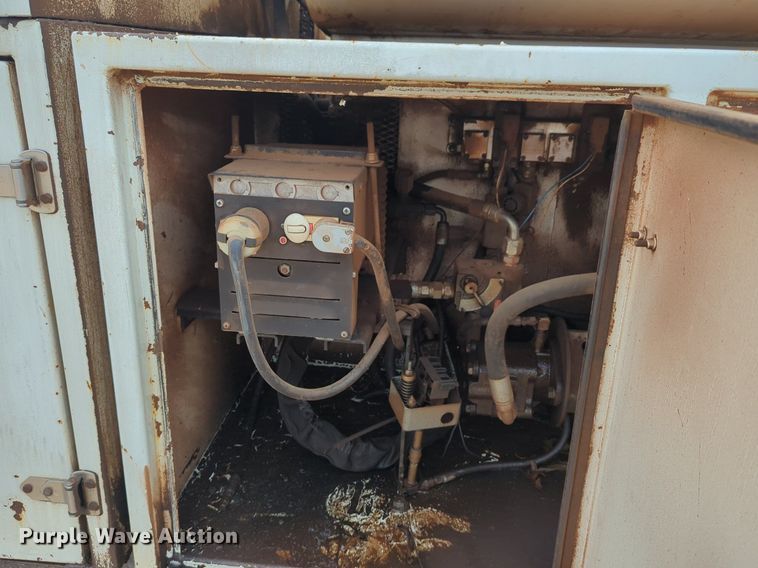 image for item DW5044 2001 Kenworth T300 fuel / lube truck