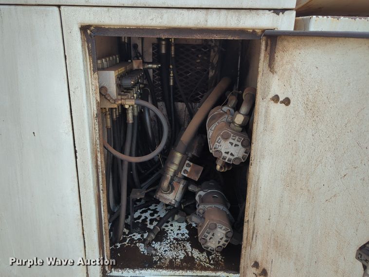 image for item DW5044 2001 Kenworth T300 fuel / lube truck