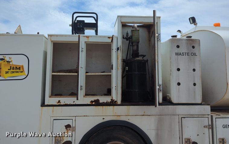 image for item DW5044 2001 Kenworth T300 fuel / lube truck