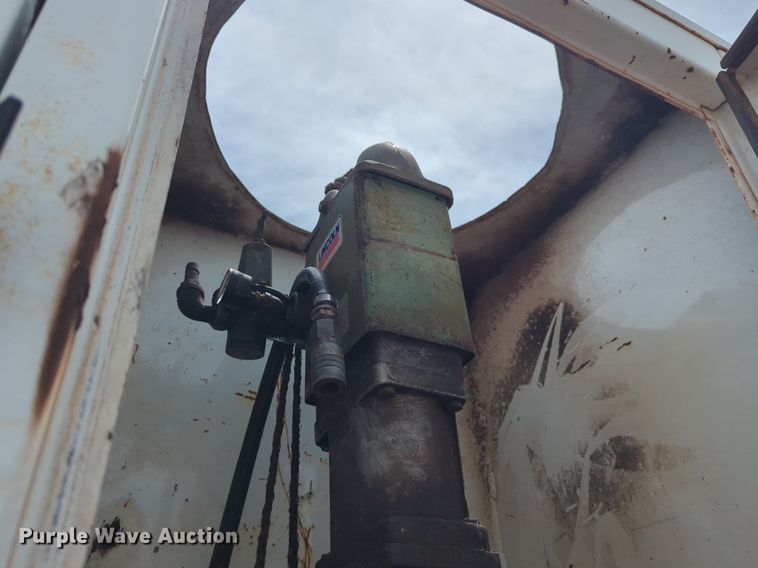 image for item DW5044 2001 Kenworth T300 fuel / lube truck