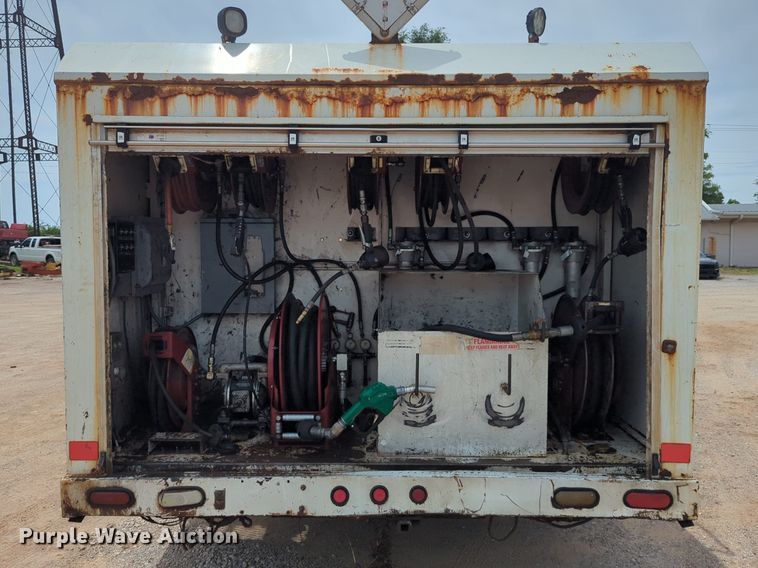 image for item DW5044 2001 Kenworth T300 fuel / lube truck