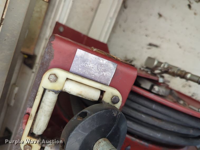 image for item DW5044 2001 Kenworth T300 fuel / lube truck