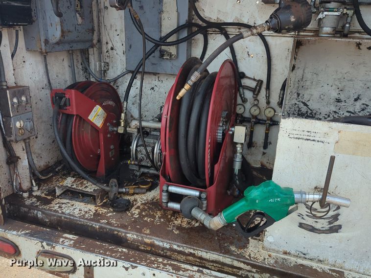 image for item DW5044 2001 Kenworth T300 fuel / lube truck