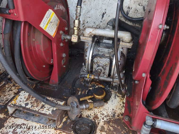 image for item DW5044 2001 Kenworth T300 fuel / lube truck