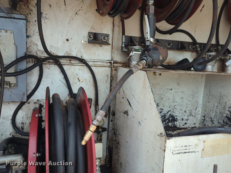 image for item DW5044 2001 Kenworth T300 fuel / lube truck