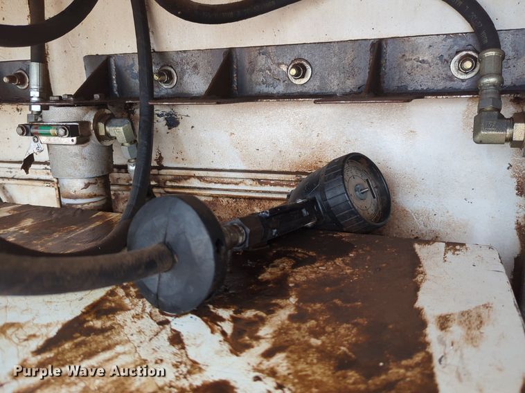 image for item DW5044 2001 Kenworth T300 fuel / lube truck