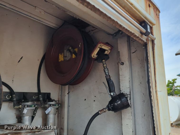 image for item DW5044 2001 Kenworth T300 fuel / lube truck