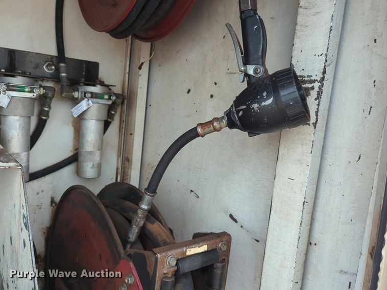 image for item DW5044 2001 Kenworth T300 fuel / lube truck