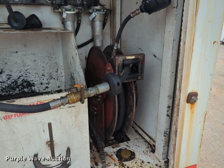 image for item DW5044 2001 Kenworth T300 fuel / lube truck