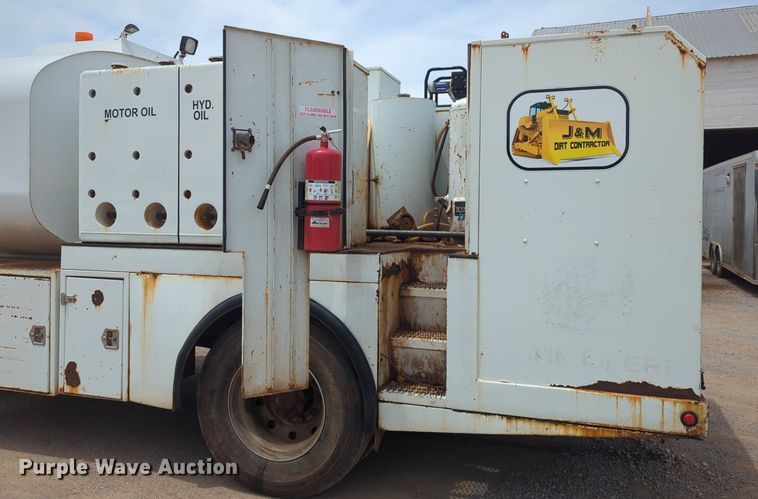 image for item DW5044 2001 Kenworth T300 fuel / lube truck