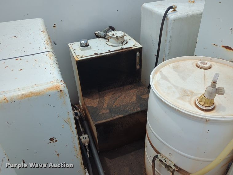 image for item DW5044 2001 Kenworth T300 fuel / lube truck