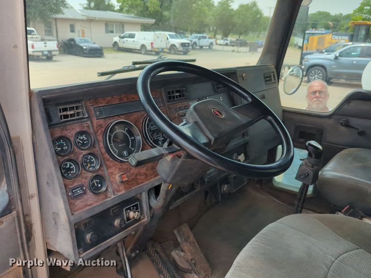 image for item DW5044 2001 Kenworth T300 fuel / lube truck