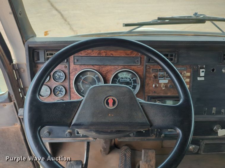 image for item DW5044 2001 Kenworth T300 fuel / lube truck