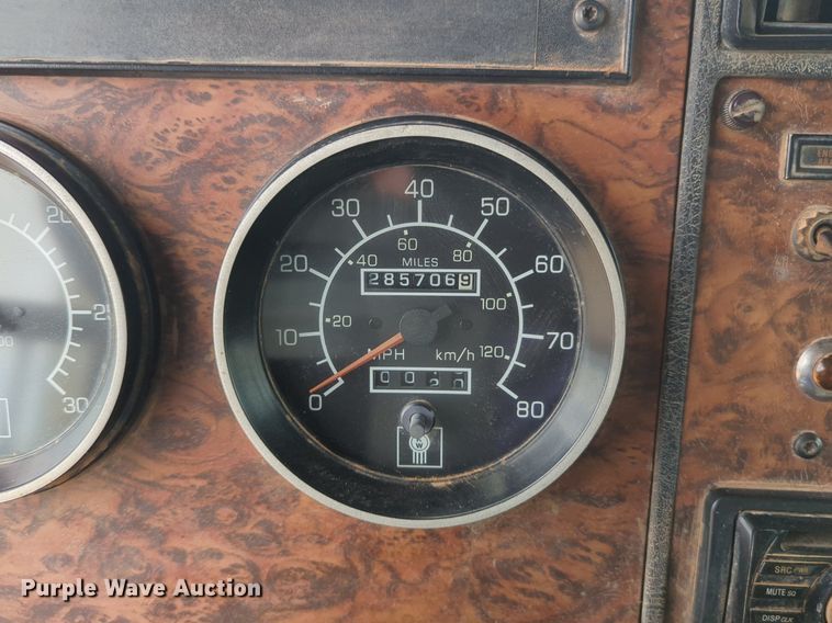 image for item DW5044 2001 Kenworth T300 fuel / lube truck