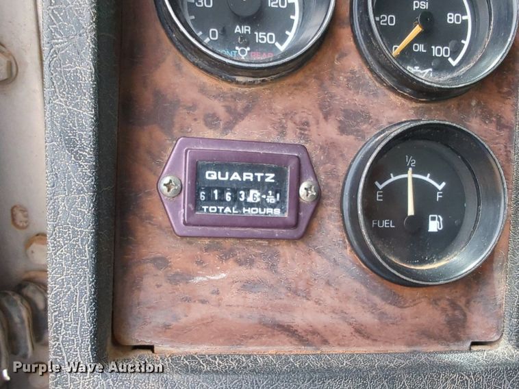 image for item DW5044 2001 Kenworth T300 fuel / lube truck