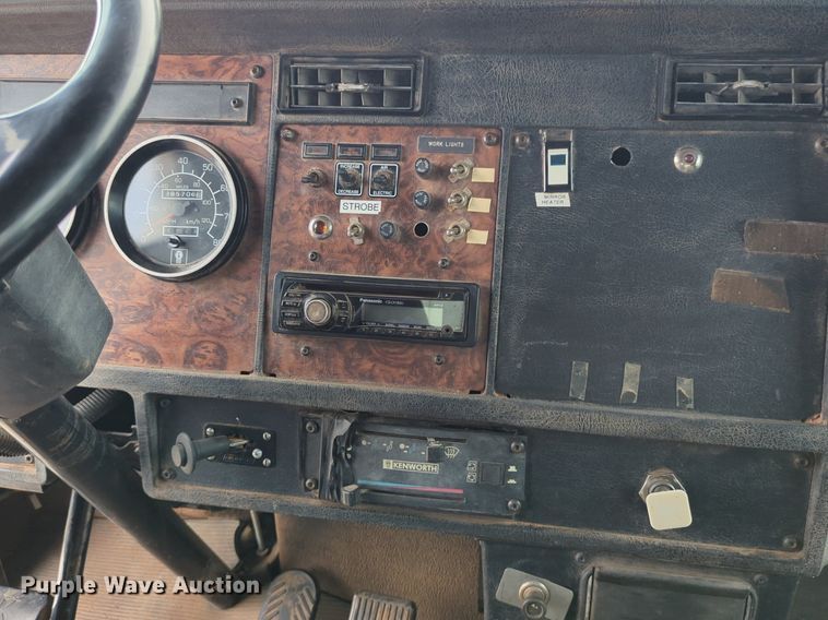 image for item DW5044 2001 Kenworth T300 fuel / lube truck