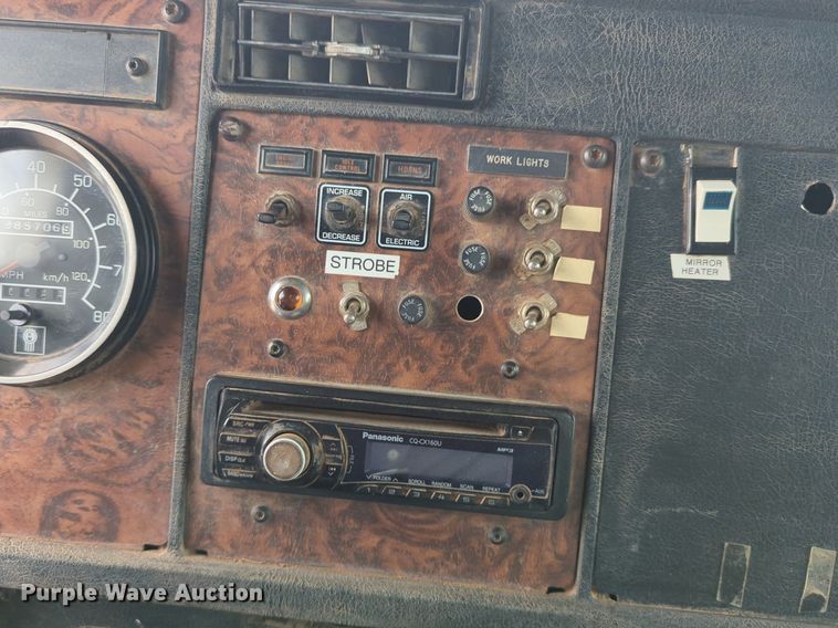 image for item DW5044 2001 Kenworth T300 fuel / lube truck