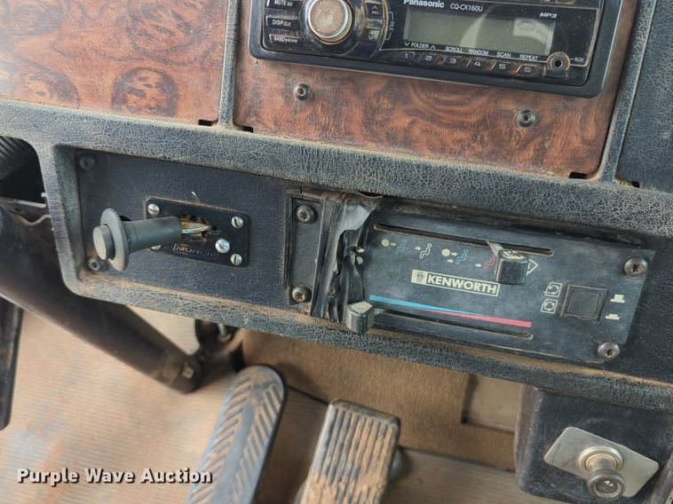 image for item DW5044 2001 Kenworth T300 fuel / lube truck