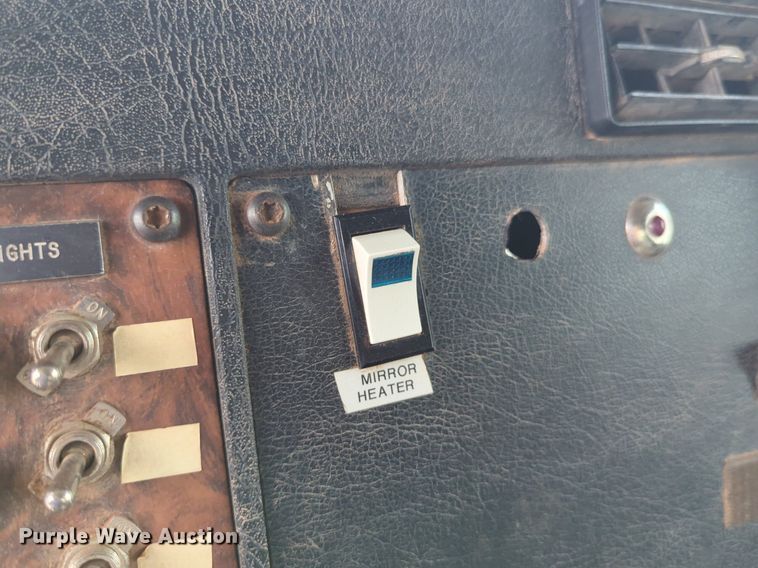 image for item DW5044 2001 Kenworth T300 fuel / lube truck