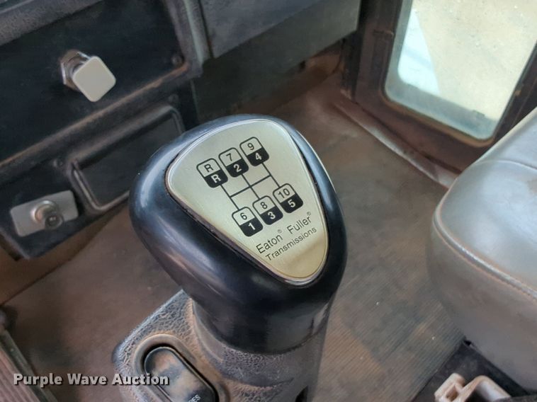 image for item DW5044 2001 Kenworth T300 fuel / lube truck