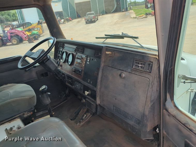 image for item DW5044 2001 Kenworth T300 fuel / lube truck