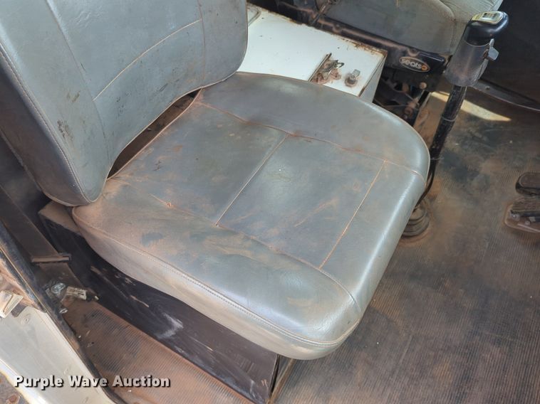 image for item DW5044 2001 Kenworth T300 fuel / lube truck