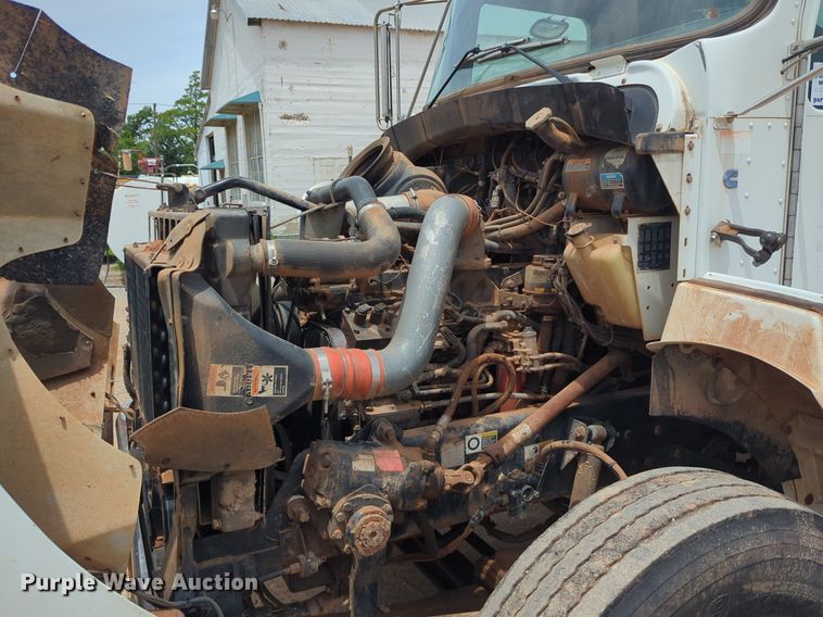 image for item DW5044 2001 Kenworth T300 fuel / lube truck