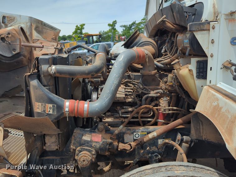 image for item DW5044 2001 Kenworth T300 fuel / lube truck