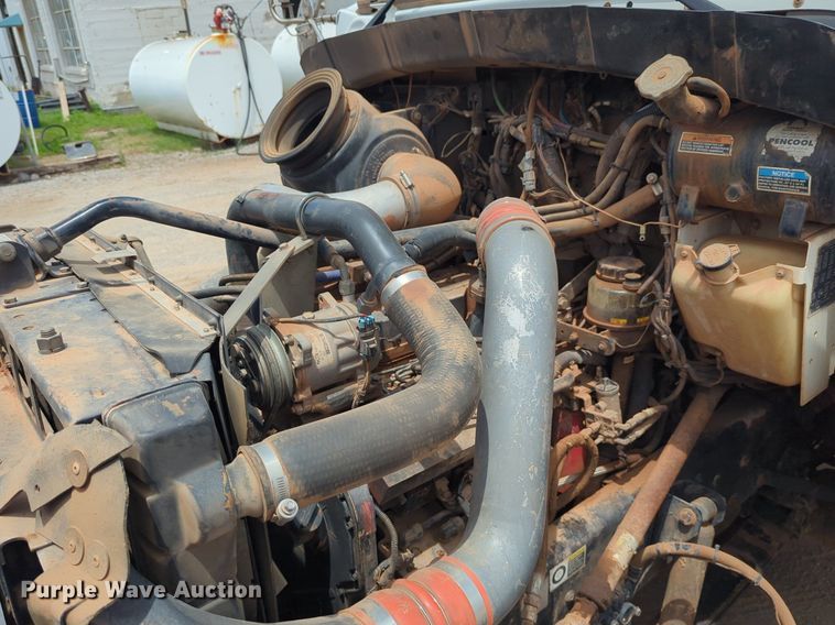 image for item DW5044 2001 Kenworth T300 fuel / lube truck