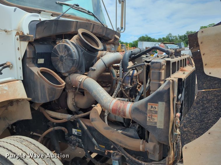 image for item DW5044 2001 Kenworth T300 fuel / lube truck