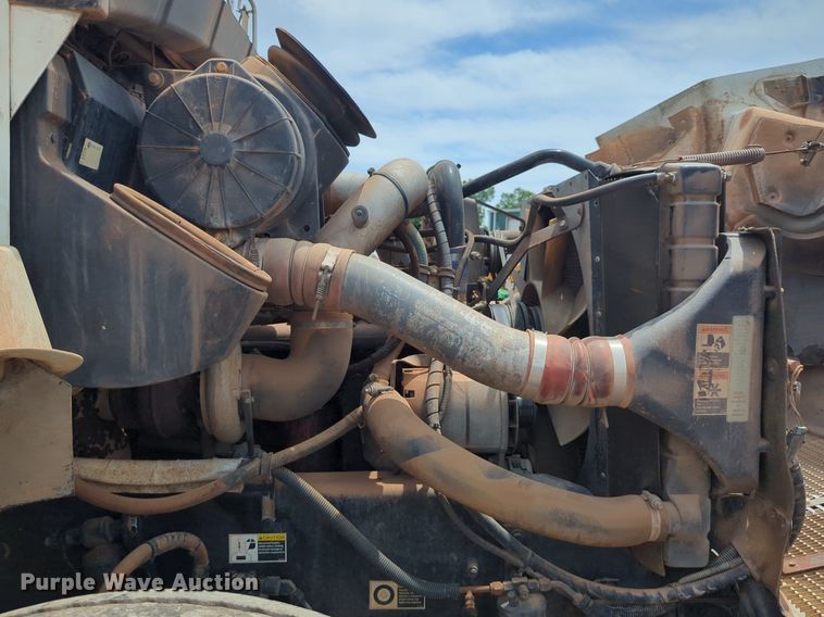 image for item DW5044 2001 Kenworth T300 fuel / lube truck