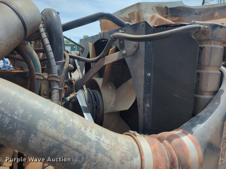 image for item DW5044 2001 Kenworth T300 fuel / lube truck