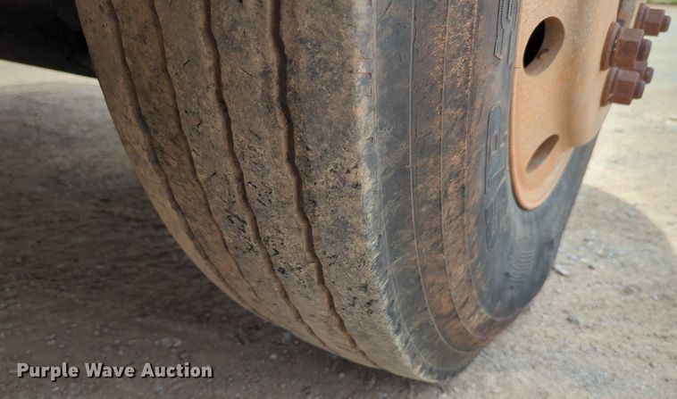 image for item DW5044 2001 Kenworth T300 fuel / lube truck