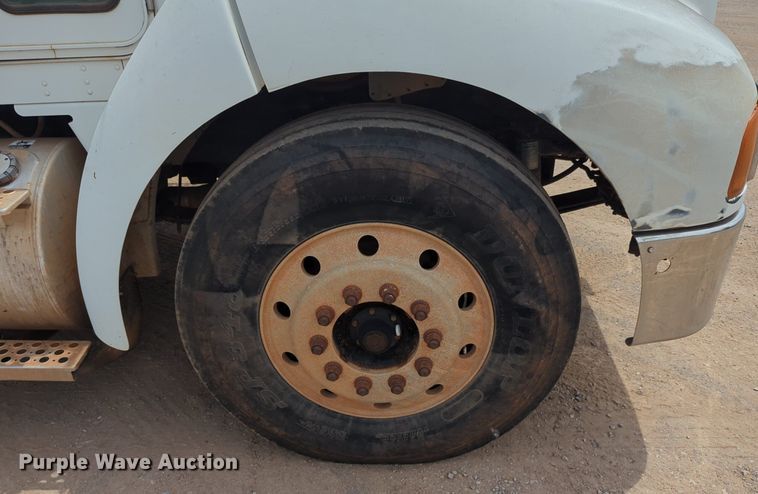 image for item DW5044 2001 Kenworth T300 fuel / lube truck