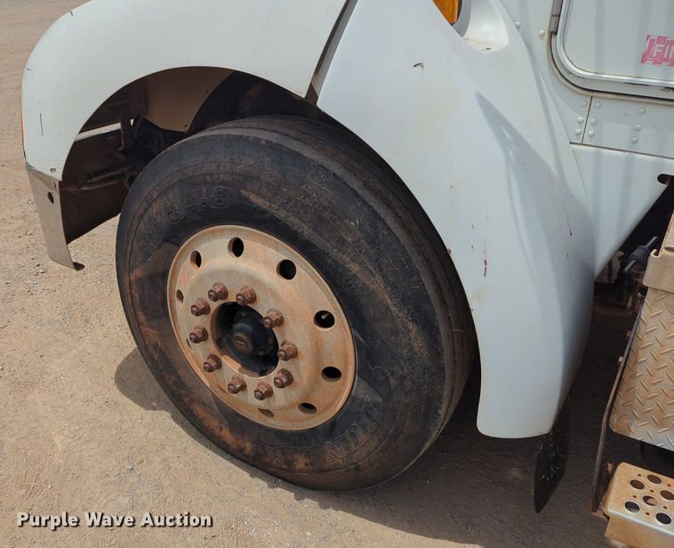 image for item DW5044 2001 Kenworth T300 fuel / lube truck