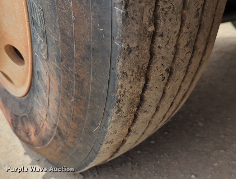 image for item DW5044 2001 Kenworth T300 fuel / lube truck