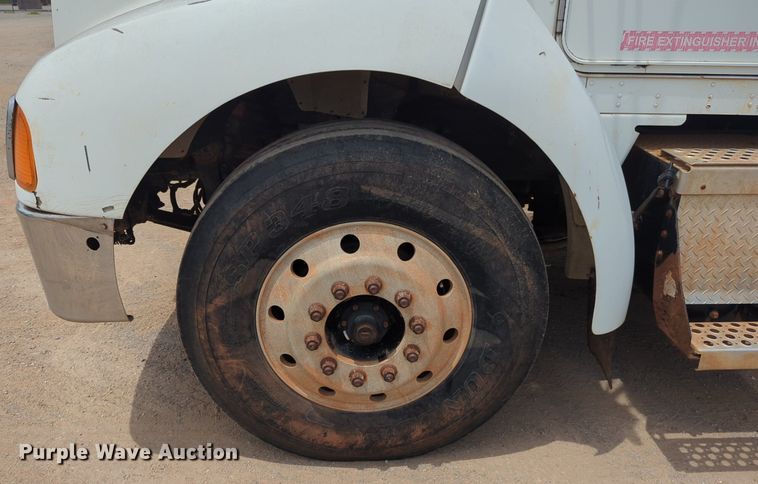 image for item DW5044 2001 Kenworth T300 fuel / lube truck