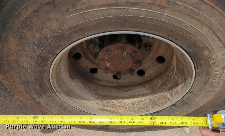 image for item DW5044 2001 Kenworth T300 fuel / lube truck