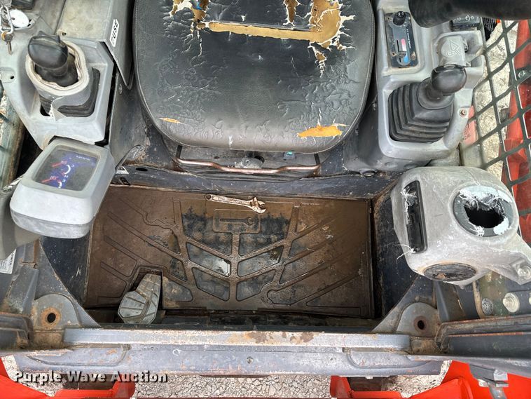 image for item DX0631 2013 Kubota SVL90-2 tracked skid steer loader