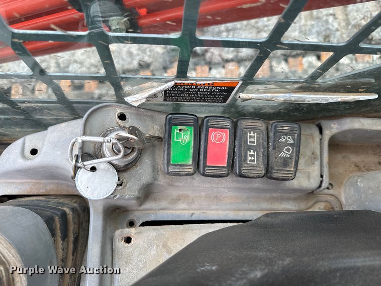 image for item DX0631 2013 Kubota SVL90-2 tracked skid steer loader