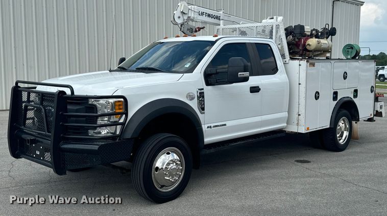 image for item DX0633 2017 Ford F450 Super Duty XL utility / service truck