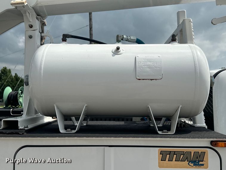 image for item DX0633 2017 Ford F450 Super Duty XL utility / service truck